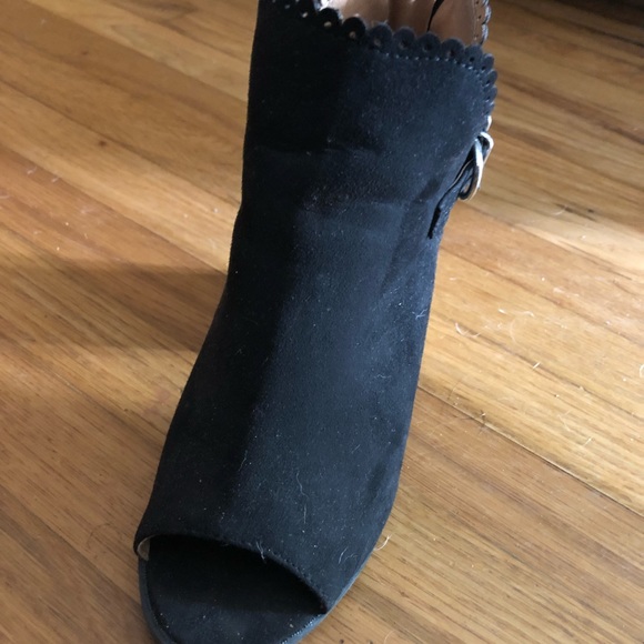 Black open toe heels with buckle - Picture 3 of 3